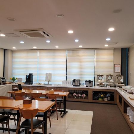 Sims Hotel Jeju Bagian luar foto