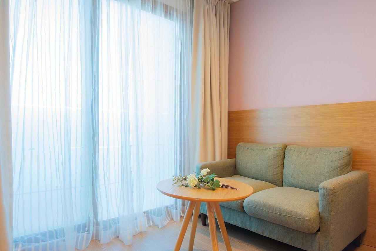 Sims Hotel Jeju Bagian luar foto