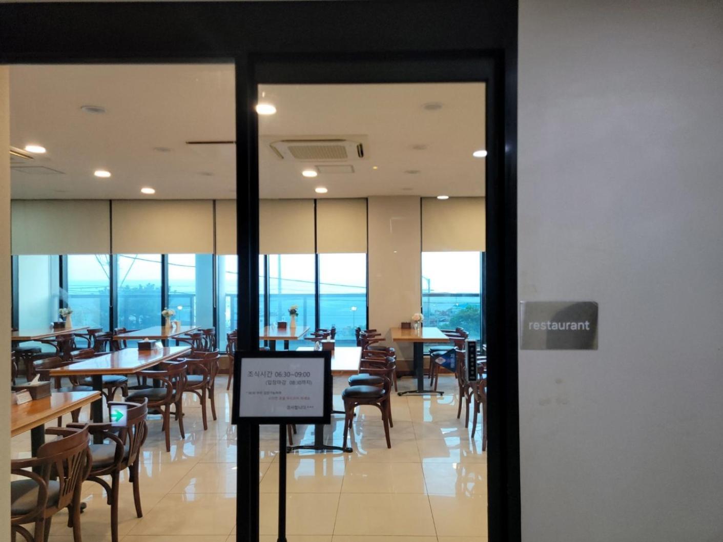 Sims Hotel Jeju Bagian luar foto